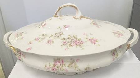 Schleiger 320e (Scalloped) Oval Covered Vegetable