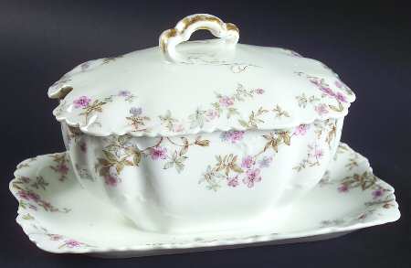 Schleiger 81A Sauce Boat with Attached Underplate & Lid