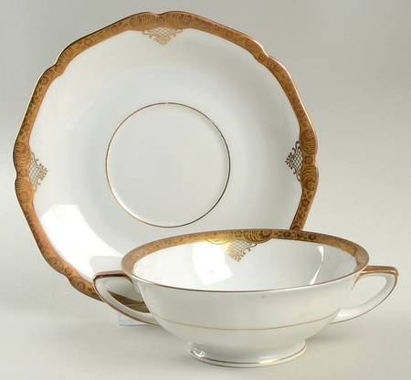HC611 Footed Cream Soup Bowl & Saucer Set