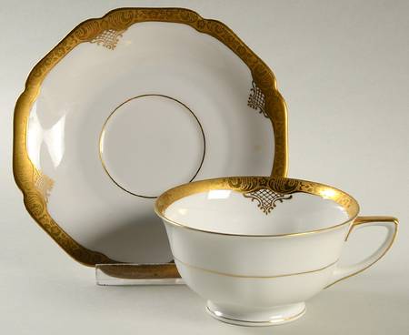HC611 Footed Cup & Saucer Set