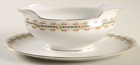 HWC8 Gravy Boat with Attached Underplate