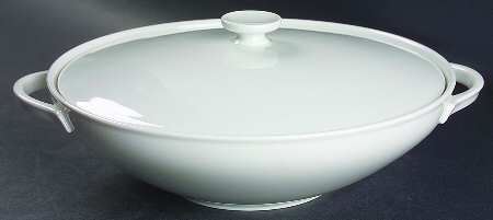 Anmut White Round Covered Vegetable