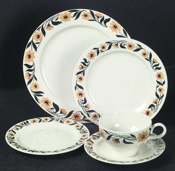 Yellow Daisy Salad Plate by Homer Laughlin 
