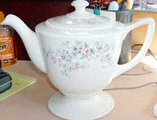 W442 Teapot & Lid