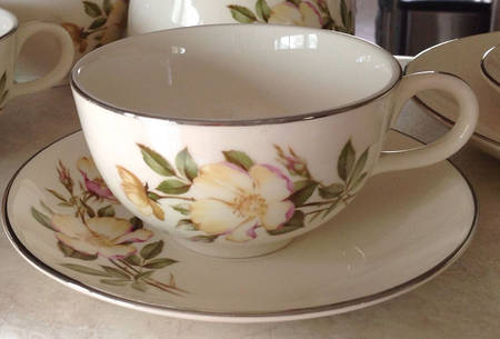 RY321 Flat Cup & Saucer Set