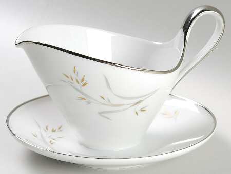 HC660 Gravy Boat with Attached Underplate