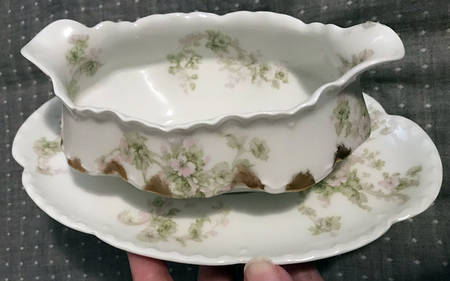 Schleiger 80-1 Gravy Boat with Attached Underplate