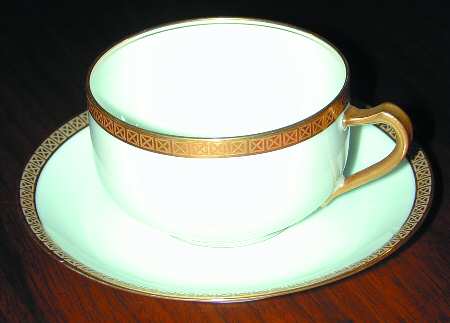 H1521 Flat Cup & Saucer Set