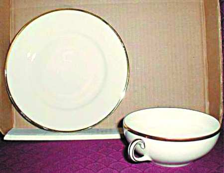Olivia Gold Cream (Rim) by Hutschenreuther