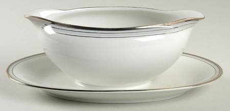 8444 (Coupe) Gravy Boat with Attached Underplate