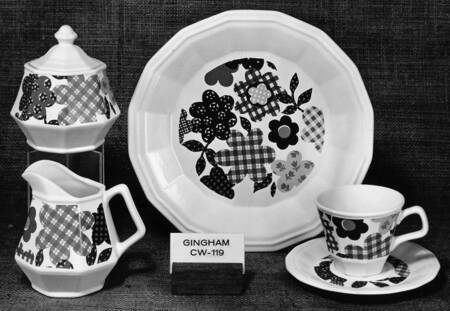 Gingham by Homer Laughlin 