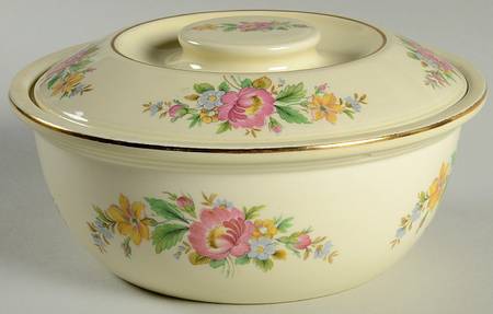 Spring Wreath 1.5 Qt Round Covered Casserole