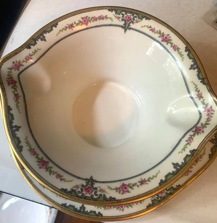 Schleiger 618-1 Gravy Boat with Attached Underplate