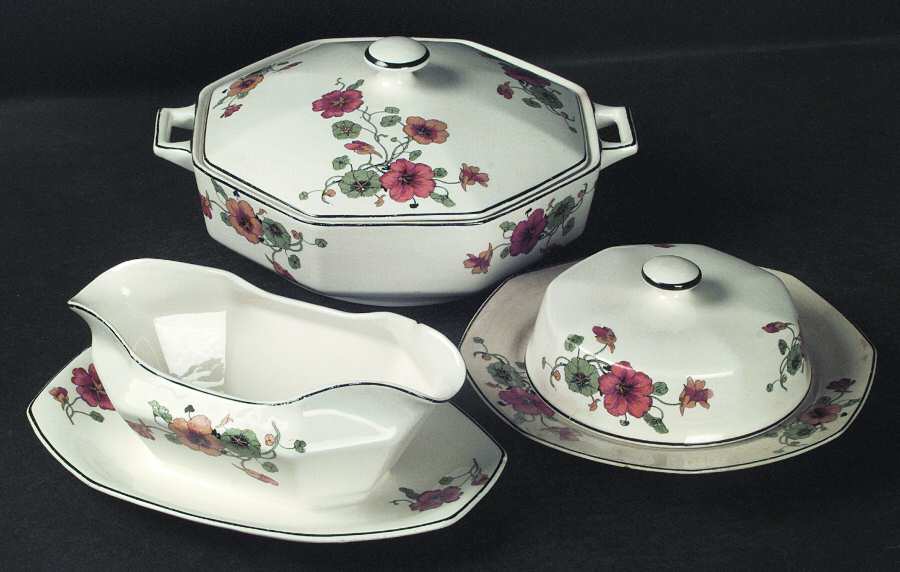 Y43 (Black Trim) Round Covered Butter