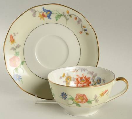 Pierrefonds Flat Cup & Saucer Set