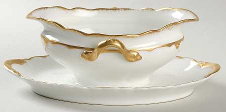 H2025 Gravy Boat with Attached Underplate