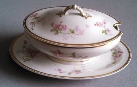 Schleiger 37-2 Gravy Boat with Attached Underplate
