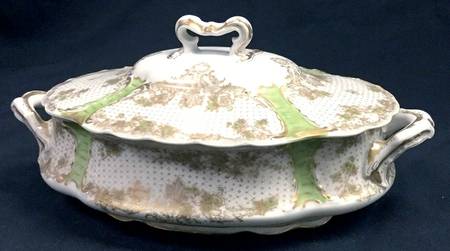 H2226 Oval Covered Vegetable