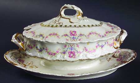 Schleiger 597-2 Gravy Boat with Attached Underplate