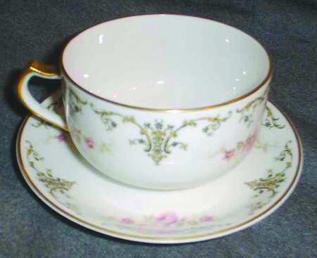 H2347 Flat Cup & Saucer Set