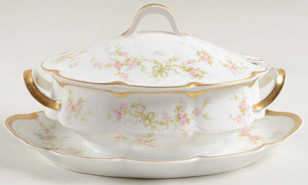 Schleiger 161-4 Sauce Boat with Attached Underplate & Lid