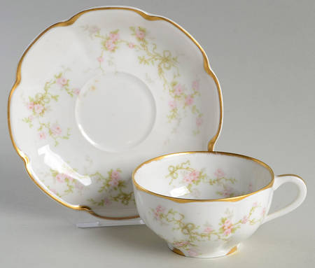 Schleiger 161-4 Footed Cup & Saucer Set
