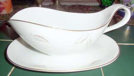 17417 Gravy Boat with Attached Underplate by Heinrich - H&C