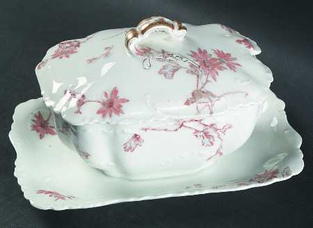 H2679 Gravy Boat w/Attached Underplate & Lid