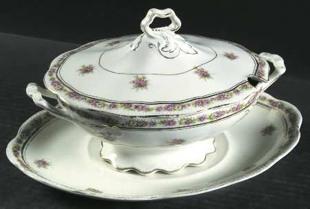AX36 Sauce Boat & Lid with Underplate by Homer Laughlin 
