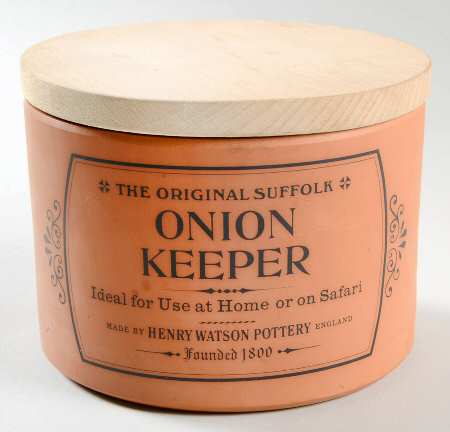The Original Suffolk (Terra Cotta) Onion Keeper & Wood Lid
