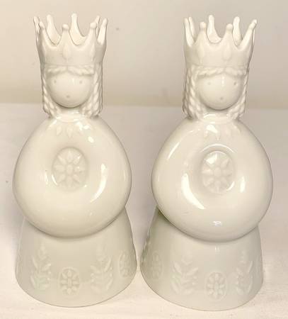 H3381 Figural Candlestick