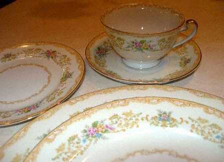 HIU1 Footed Cup & Saucer Set by Heiau