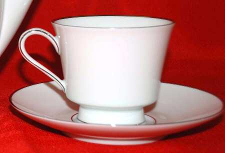 HC1019 Footed Cup & Saucer Set