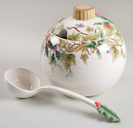 Sandringham Tureen & Lid w/Ladle