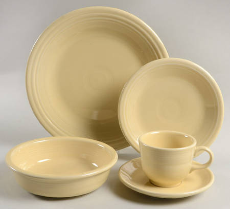Fiesta Ivory (Intro 2008) 5 Piece Place Setting by Homer Laughlin 