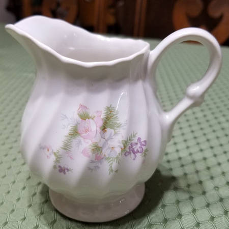 HLC3722 Creamer