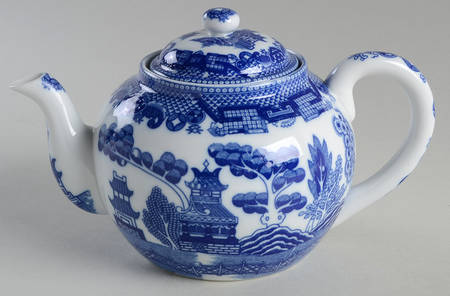 Blue Willow Teapot & Lid with Infuser