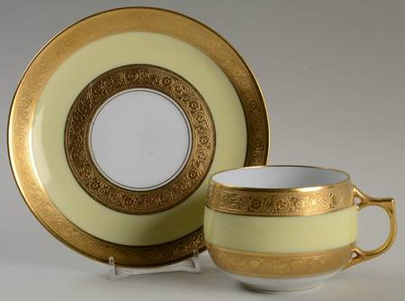 HUT2372 Flat Cup & Saucer Set