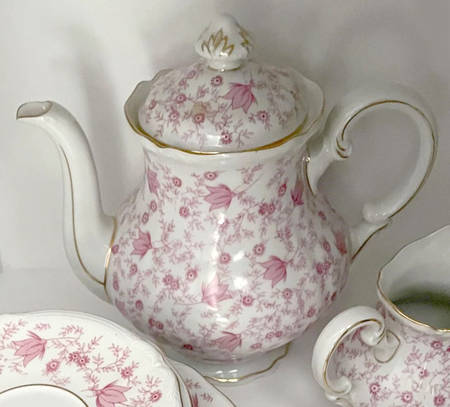 836 Pink (Scalloped) by Hutschenreuther