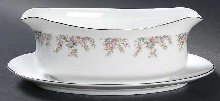 Kensington Gravy Boat with Attached Underplate