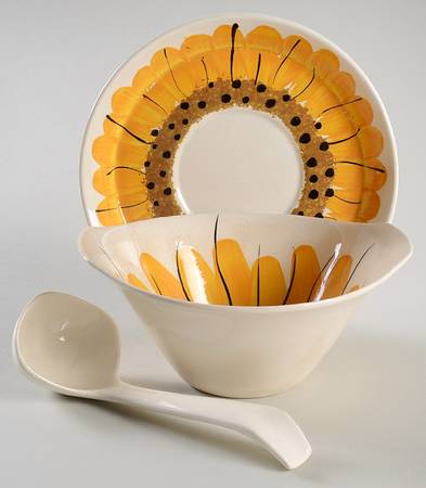 Sunflower Sauce Boat & Underplate with Ladle