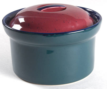 Universe 2 Qt Round Covered Casserole