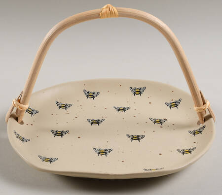 Barney Bee Repeat 5 3/8"-5 5/8" Bamboo Handled Serving Plate  HC
