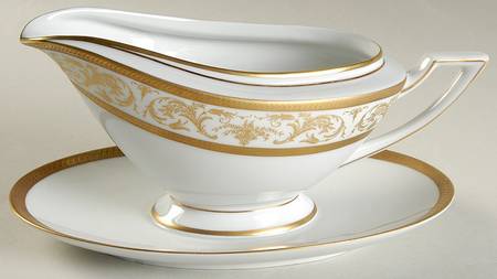Arabesque Gravy Boat with Attached Underplate