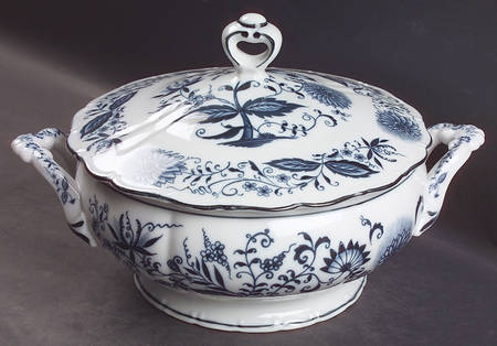 Blue Onion Round Covered Vegetable