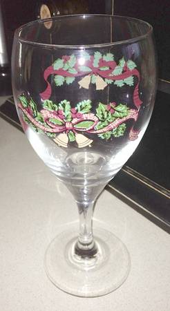 Victorian Christmas ("Made in England") 16 Oz Glassware Goblet