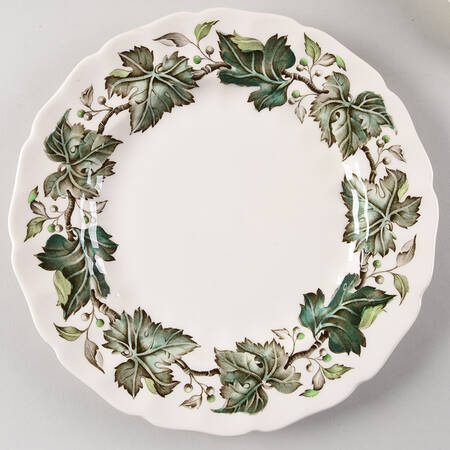 Vintage Cream (Green Ivy &amp; Berries) by Johnson Brothers