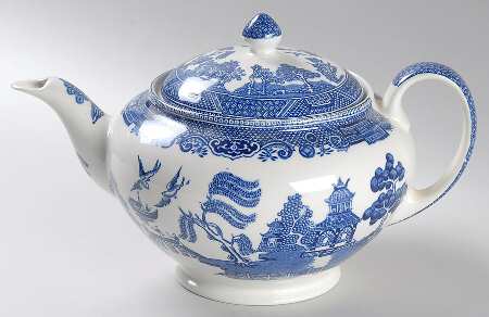 Willow Blue (Made in England, Earthenware, Newer) Teapot & Lid