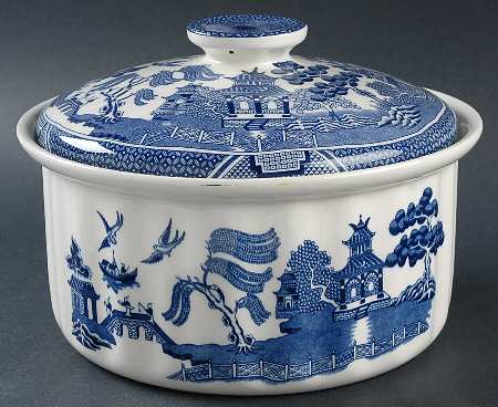 Willow Blue (Made in England, Earthenware, Newer) 2.5 Qt Round Covered Casserole