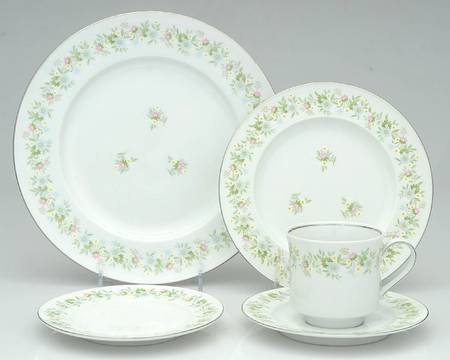Forever Spring 40 Piece Estate Set